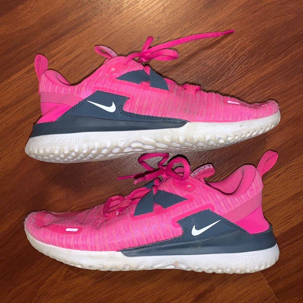 Cute Pink Nikes💕